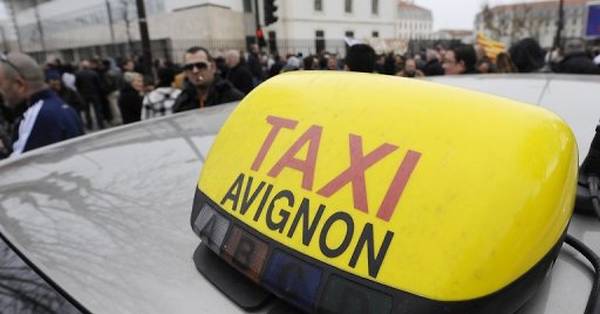 Se déplacer pendant les grèves : comment trouver un numéro de taxi Avignon ?